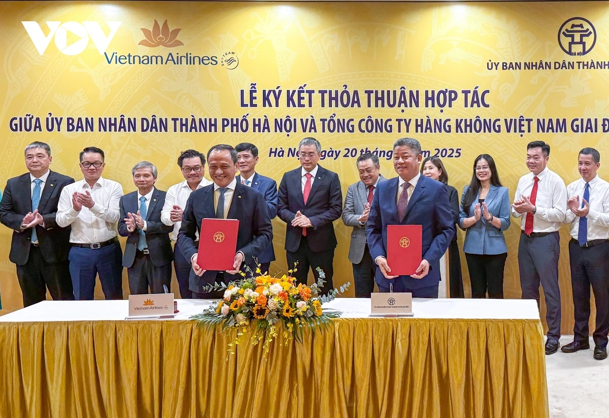 UBND thành phố Hà Nội và Tổng Công ty Hàng không Việt Nam (Vietnam Airlines) ký hợp tác giai đoạn 2025 - 2030 (Ảnh: VOV)