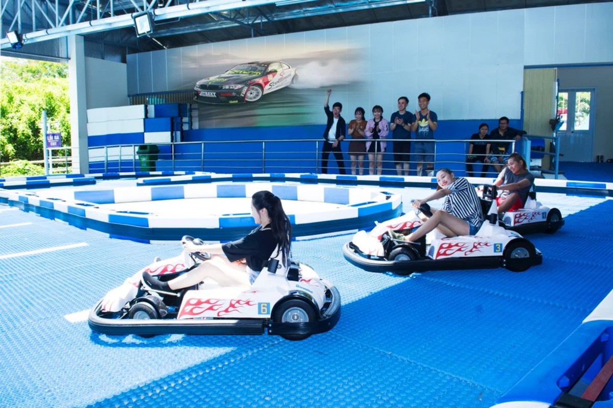 Đua xe F1 (Ảnh: Khu du lịch Hồ Mây Park)