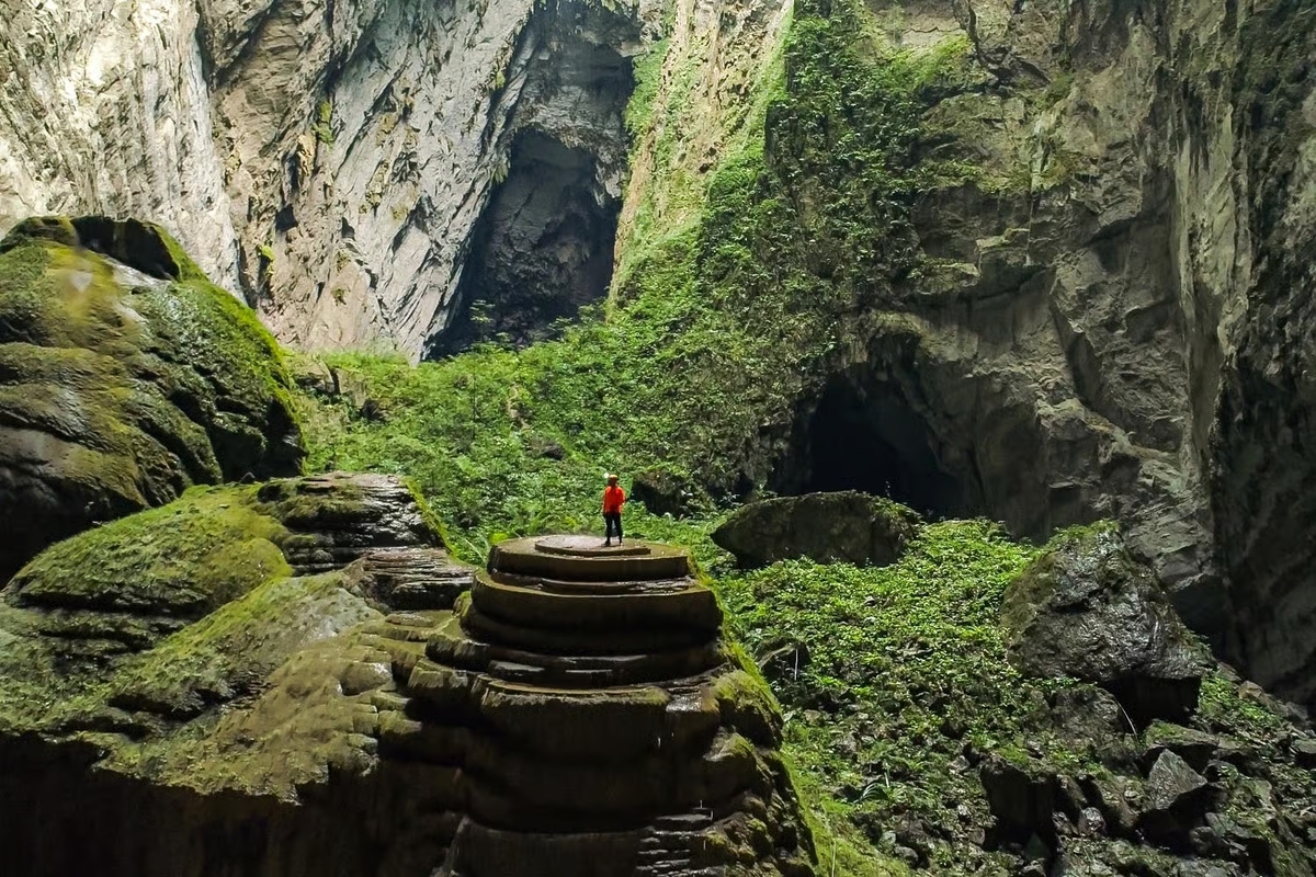 Bánh cưới ở Hố sụt 1 (Ảnh: Oxalis Adventure)