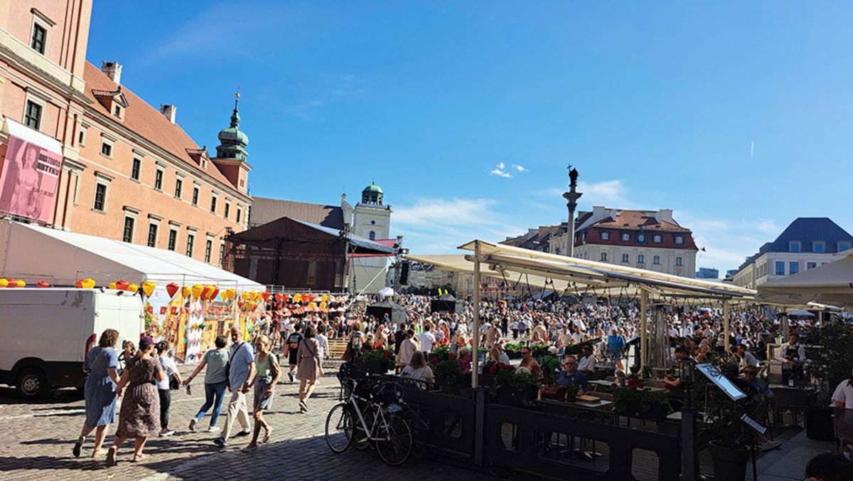 Lễ hội được tổ chức trong không gian mở của trung tâm thành cổ Warsaw (Ảnh: Cục Du lịch Quốc gia Việt Nam)