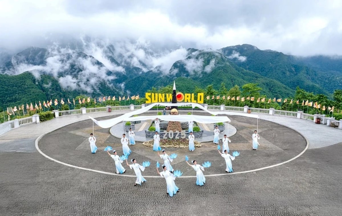 Chương hai – “Con đường mây trắng” tại Bích Vân Thiền Tự (Ảnh: Znews)