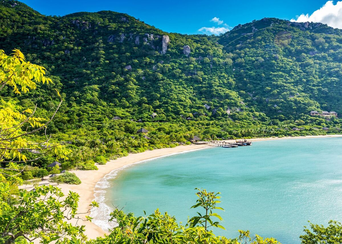 Chiêm ngưỡng top 7 vịnh biển đẹp nhất châu Á hè 2025 - ảnh 1