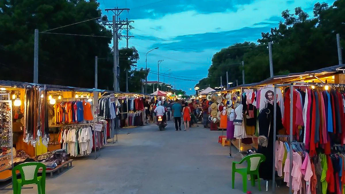 Chợ đêm du lịch Ninh Thuận: Thiên đường ăn chơi, mua sắm giữa lòng Phan Rang - ảnh 2