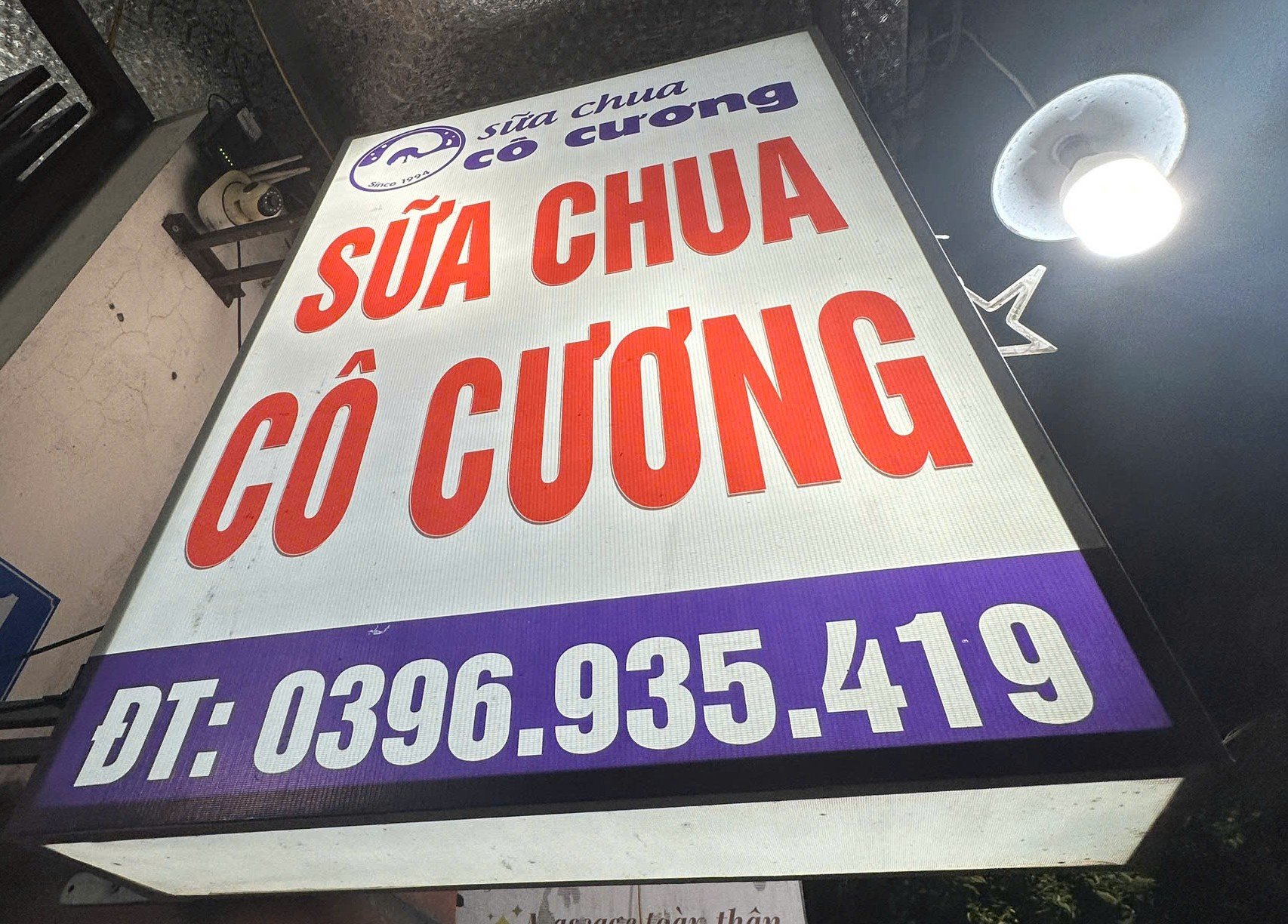 Bạn có thể thanh toán chuyển khoản hoặc tiền mặt đều được (Ảnh: Hà Linh)