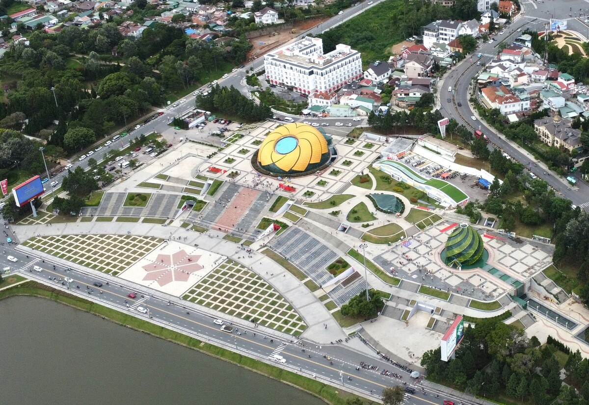 Vẻ đẹp của Quảng trường Lâm Viên, TP Đà Lạt nhìn từ trên cao (Ảnh: Tạp chí Du lịch TP. Hồ Chí Minh)