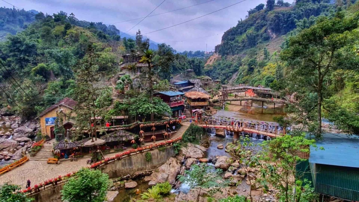 5 điểm đến du lịch đẹp nhất Sapa an toàn cho người đi chơi một mình hè 2025 - ảnh 1