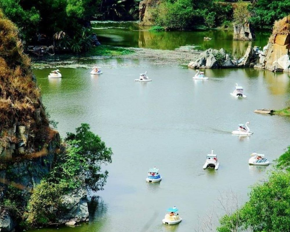 Khám phá 'Vịnh Hạ Long' của phương Nam - Khu du lịch cực hot chỉ cách Sài Gòn 1 tiếng lái xe - ảnh 3
