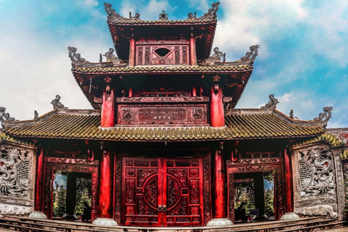 Đền thờ Nam Phương Linh Từ (Ảnh: Thám Hiểm Mekong)
