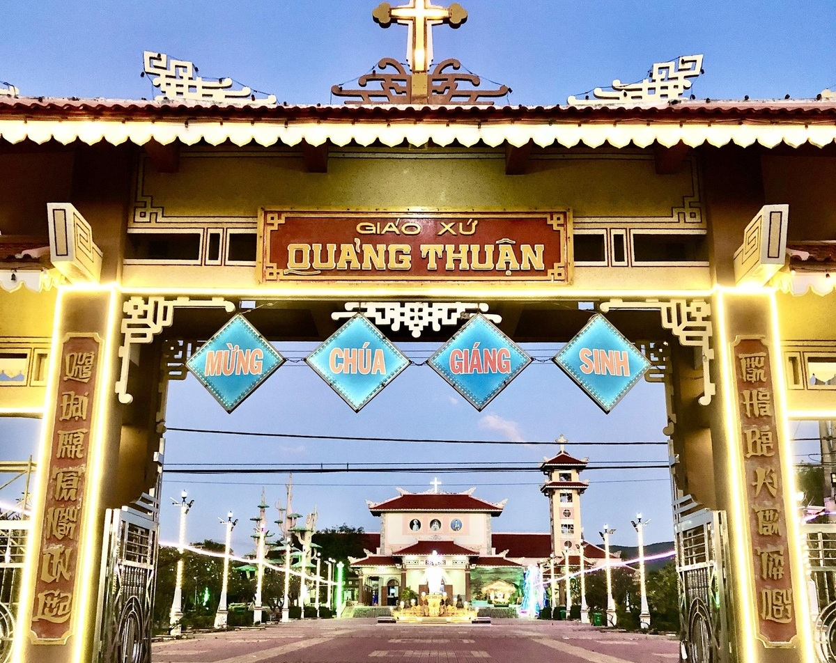 Điểm nhấn ấn tượng nhất của nhà thờ chính là lối kiến trúc đậm chất Á Đông. (Ảnh: Internet)