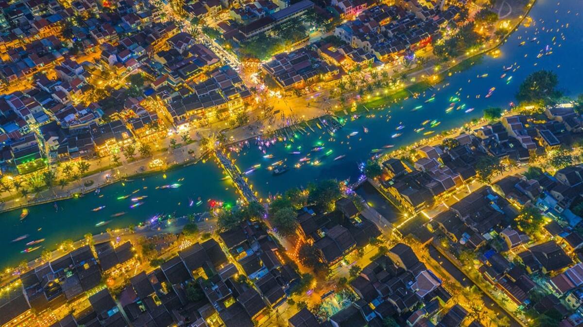 Phố cổ Hội An nhìn từ trên cao (Ảnh: Trần Bảo Hòa)
