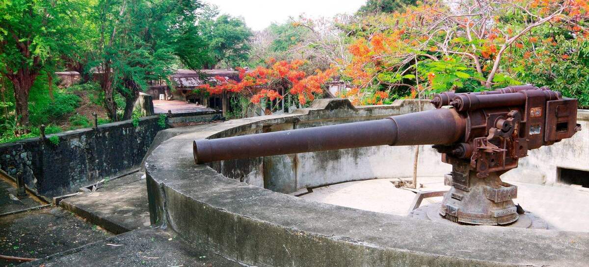 Pháo đài Thần Công mang lại view ngắm hoàng hôn tuyệt đẹp ở Cát Bà. (Ảnh: Internet)