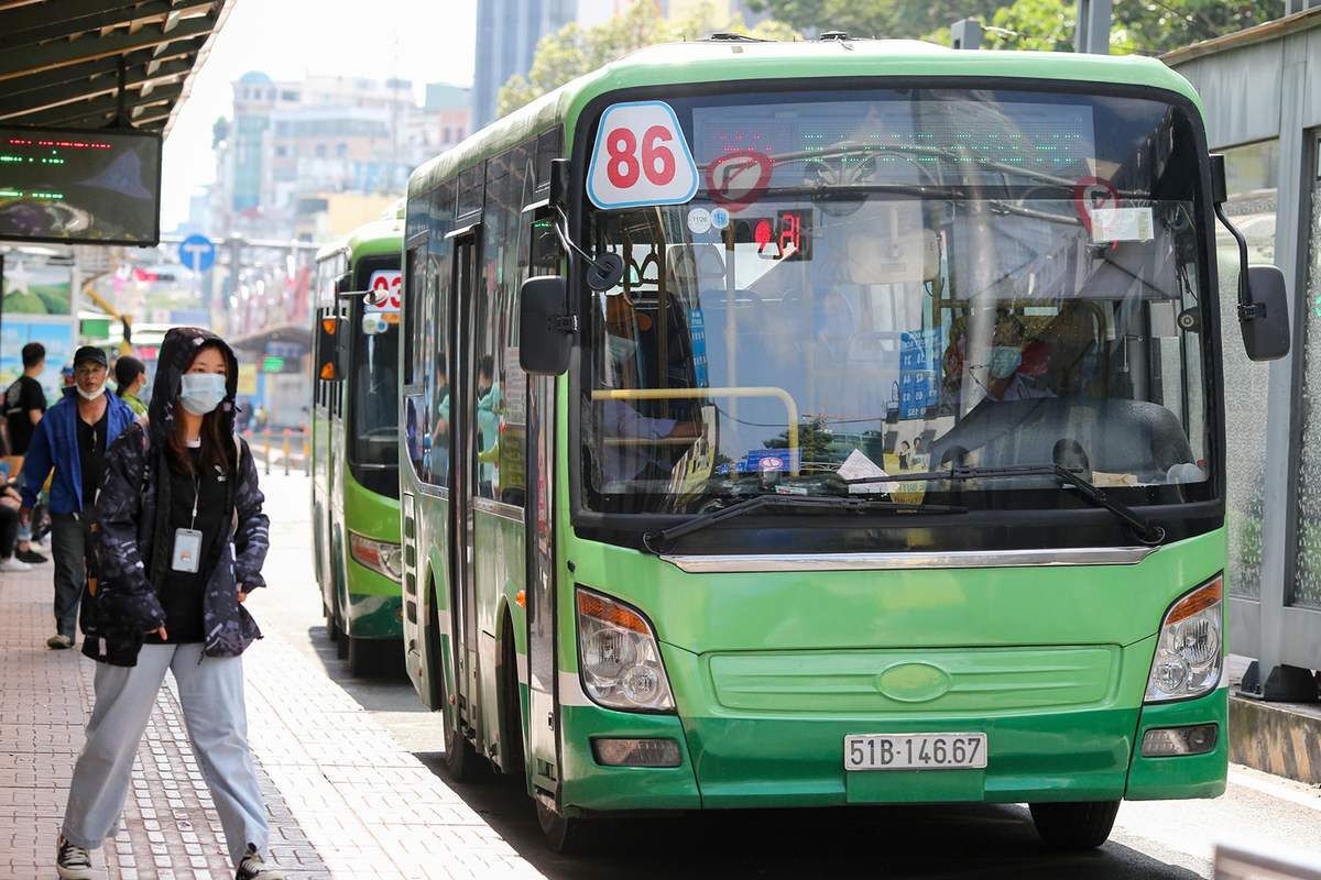 Có những tuyến xe bus riêng đi tới các khu du lịch Bình Dương (Ảnh: Internet)