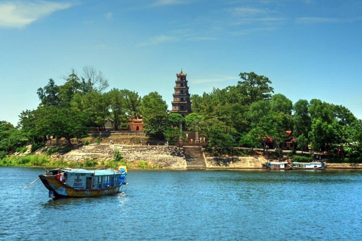 Chùa Thiên Mụ (Ảnh: Tuệ Lâm/REVIEW HUẾ)