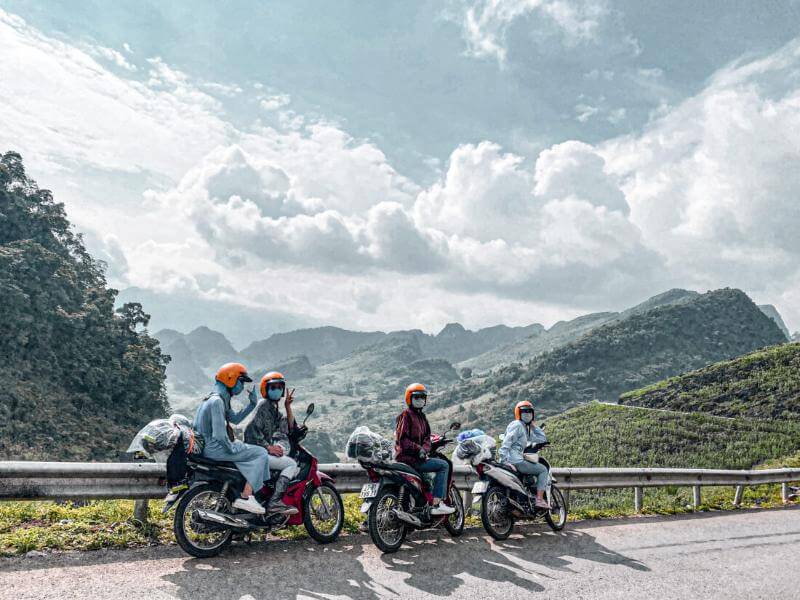 Không chuẩn bị trang phục phù hợp gây bất tiện cho chuyến đi (Ảnh: Internet)