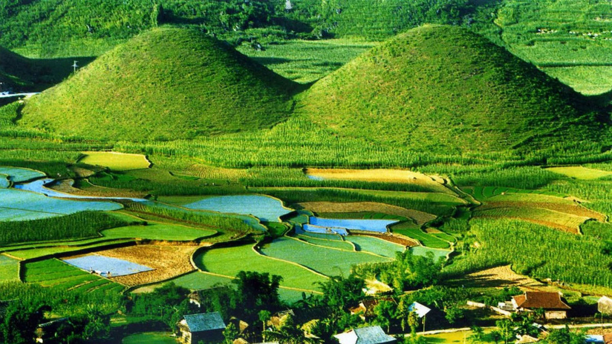Khám phá top 10 địa điểm chụp ảnh đẹp nhất Hà Giang mùa hè 2025 - ảnh 1