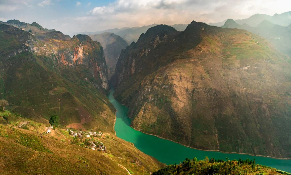 Khám phá top 10 địa điểm chụp ảnh đẹp nhất Hà Giang mùa hè 2025 - ảnh 5