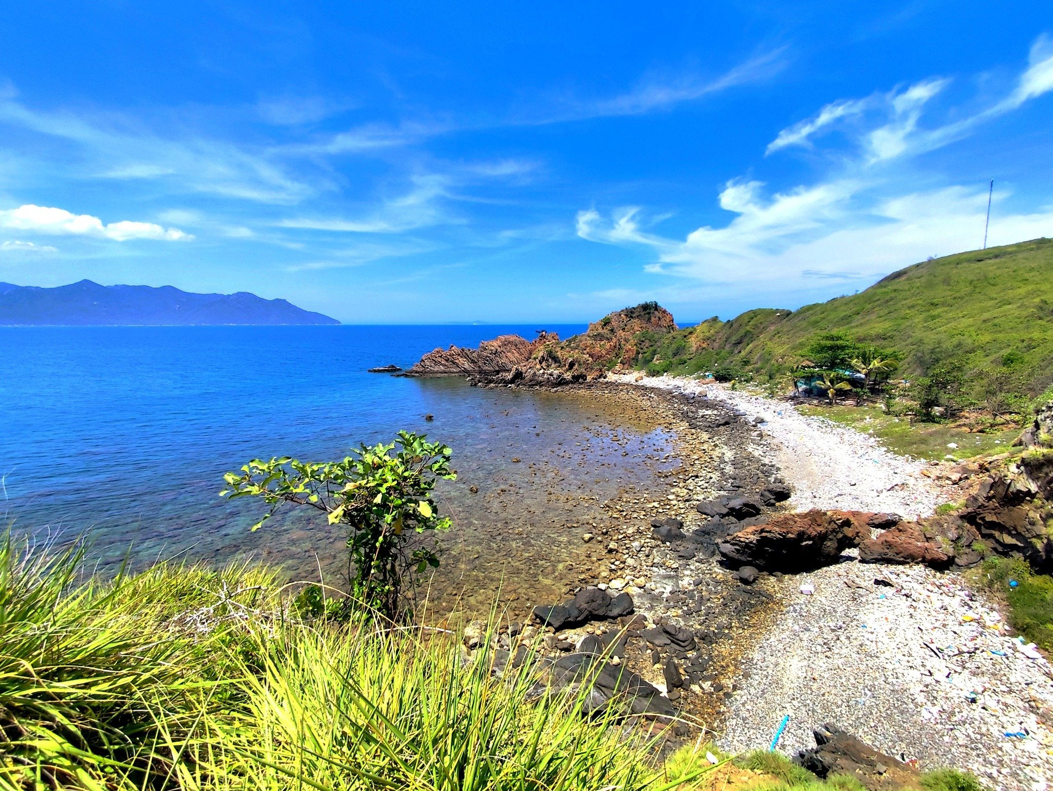 Vẻ đẹp hoang sơ, kỳ bì tại hang Ông Già (Ảnh: Nha Trang Phượt)