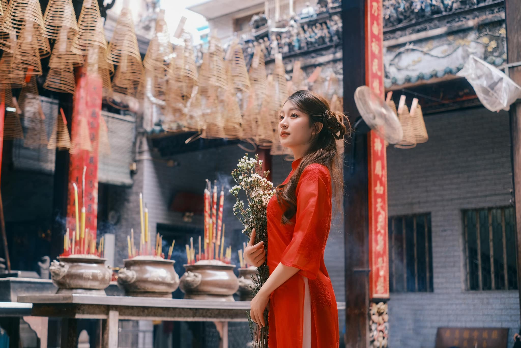 Việc chụp ảnh tại nơi linh thiêng không cấm nhưng nên hạn chế bởi những yếu tố tâm linh, linh thiêng (Ảnh: Phạm Trung)