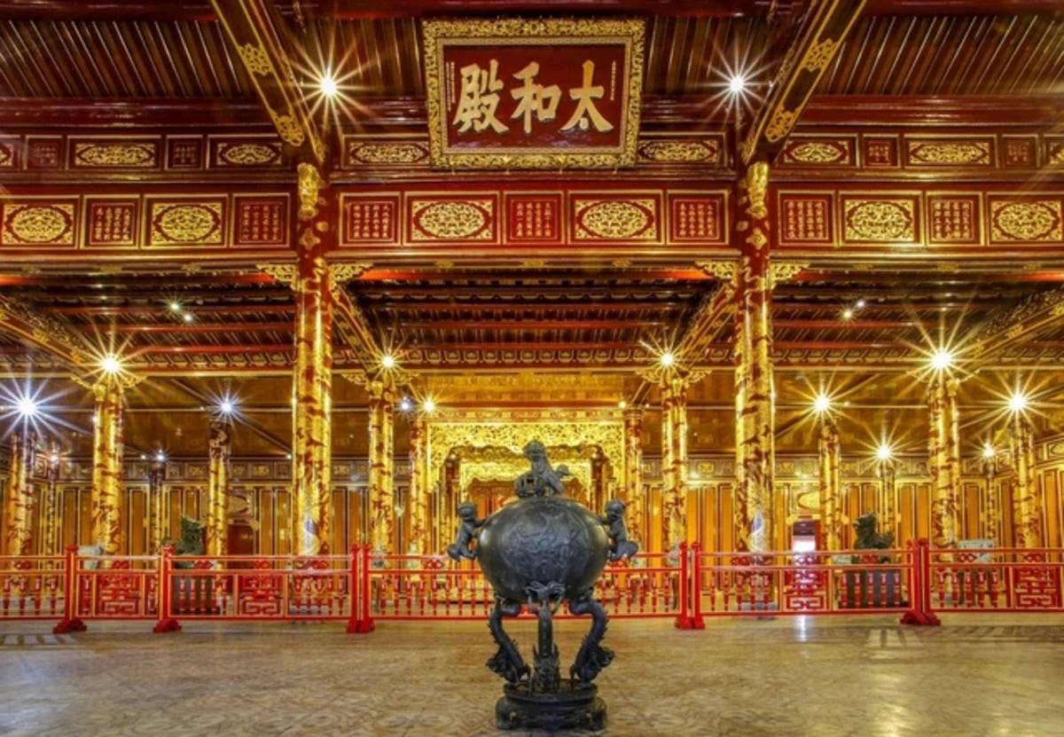 Siêu đẹp lệ bên trong Điện Thái Hòa (Ảnh: Nguyễn Văn Lợi/Báo Thanh Niên)