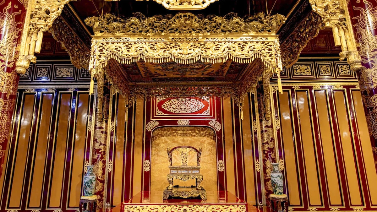 Ngãi vàng bên trong Điện Thái Hòa (Ảnh: Bộ Văn hóa Thể thao và Du lịch)