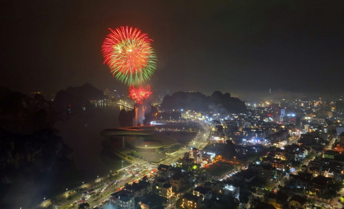 Quảng trường Sun Carnival, nơi tổ chức chương trình trình diễn pháo hoa hàng tuần (Ảnh: Báo Quảng Ninh)
