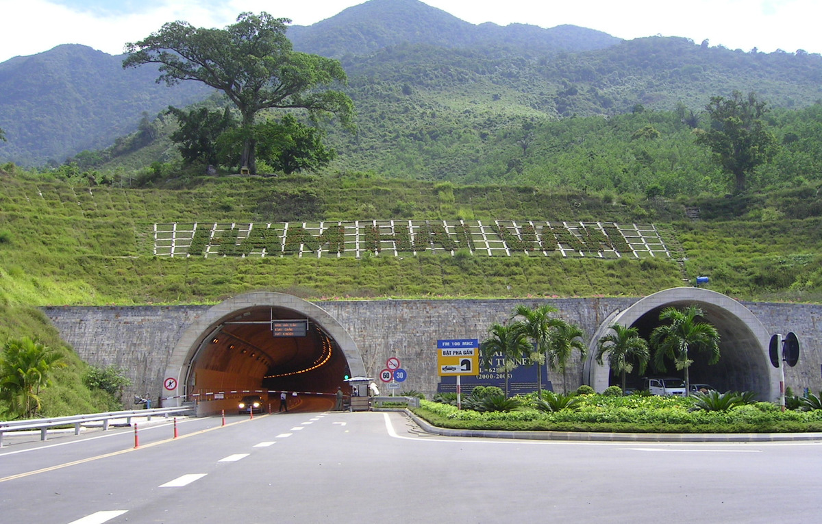 Hầm đường bộ Hải Vân không cho xe lưu thông trực tiếp qua hầm (Ảnh: Tổng công ty Sông Đà)