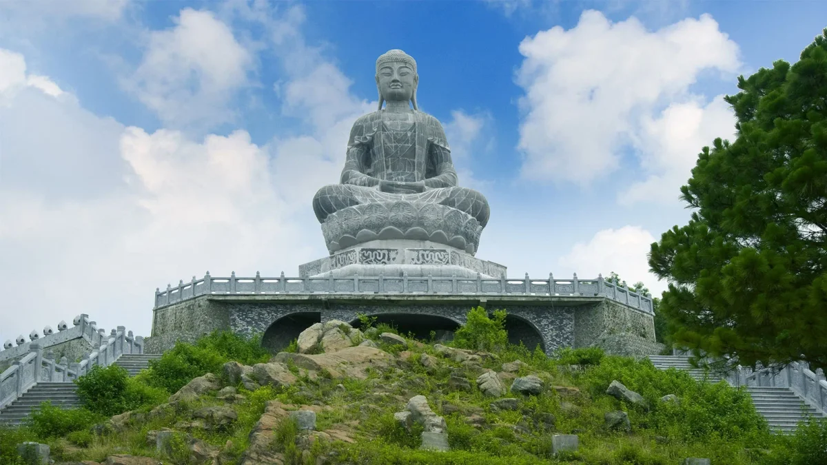 Chùa Phật Tích Bắc Ninh sở hữu bức tượng Phật A Di Đà bằng đá lớn nhất Việt Nam. (Ảnh: Internet)