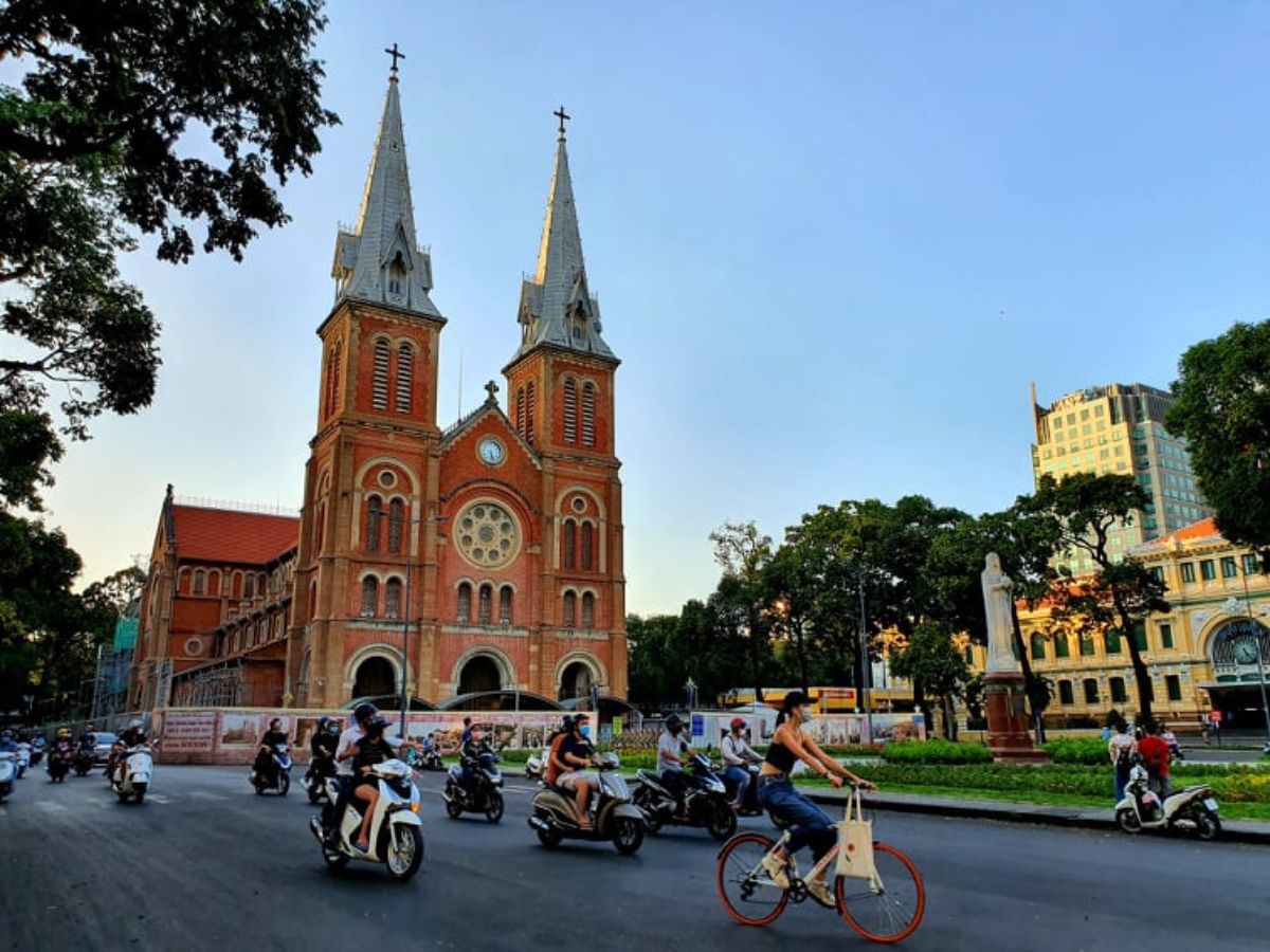 Bí ẩn loại vật liệu xây nhà thờ Đức Bà TP.HCM: Hơn 100 năm vẫn nguyên màu, không rêu mốc - ảnh 2