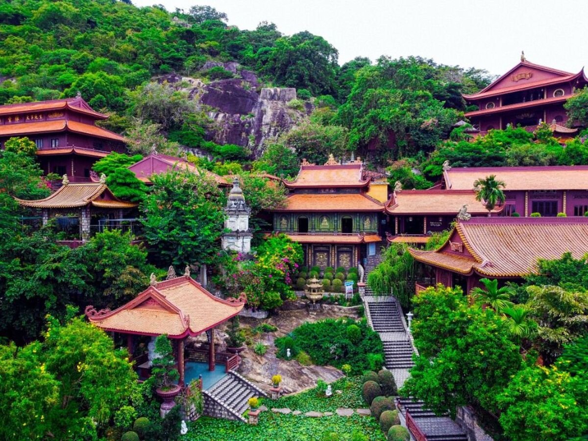 Chùa Hang (Ảnh: Ban Quản Lý Khu Du Lịch Quốc Gia Núi Sam)