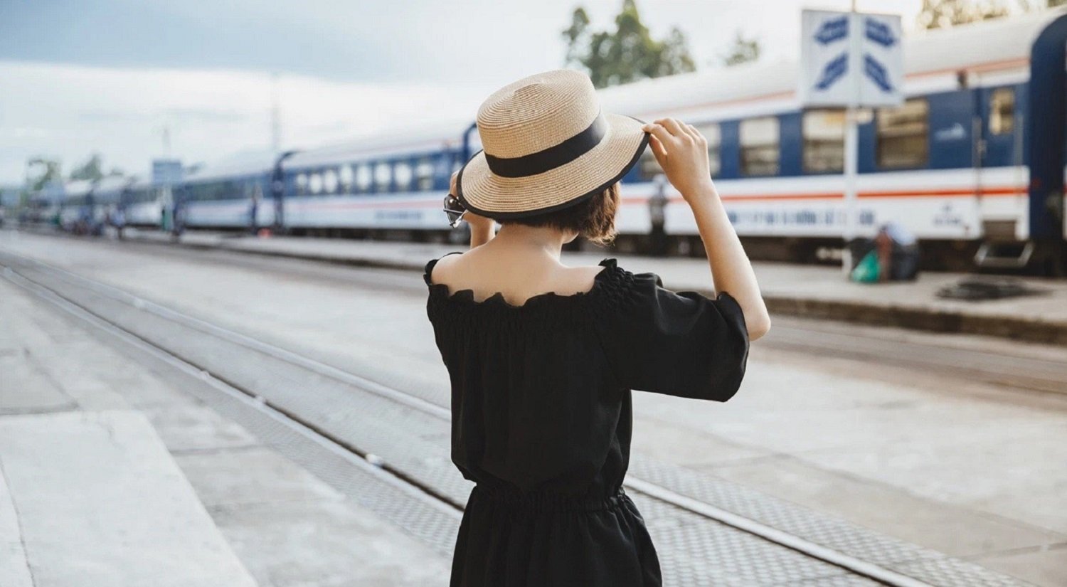 Du lịch bằng tàu hỏa sẽ tiết kiệm chi phí kèm theo trải nghiệm cảnh đẹp suốt quãng đường (Ảnh: Internet)