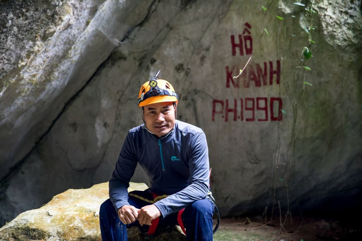 Ông Hồ Khanh là người đã phát hiện ra hang Sơn Đoòng khi trú mưa (Ảnh: Oxalis Adventure)