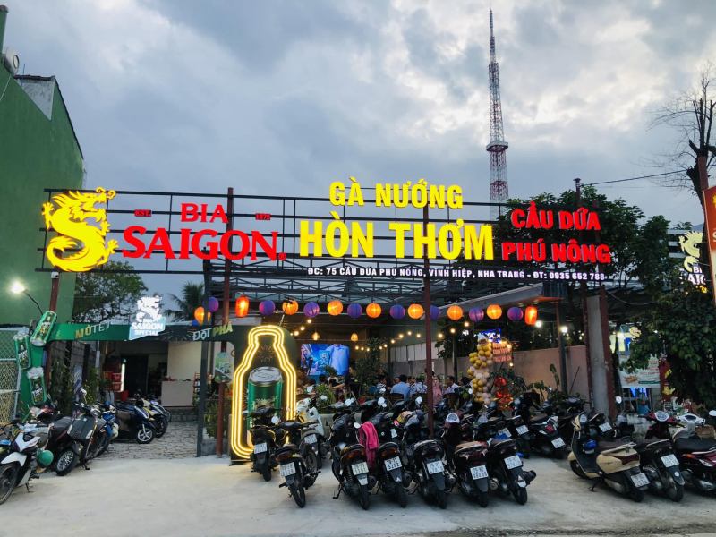 Các quán ăn đêm Nha Trang mở cửa tới khuya cho dân “cú đêm” - ảnh 1