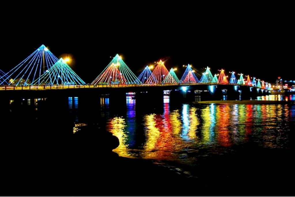 Cầu nối hai tuyến đường đẹp nhất Nha Trang (Ảnh: Internet)