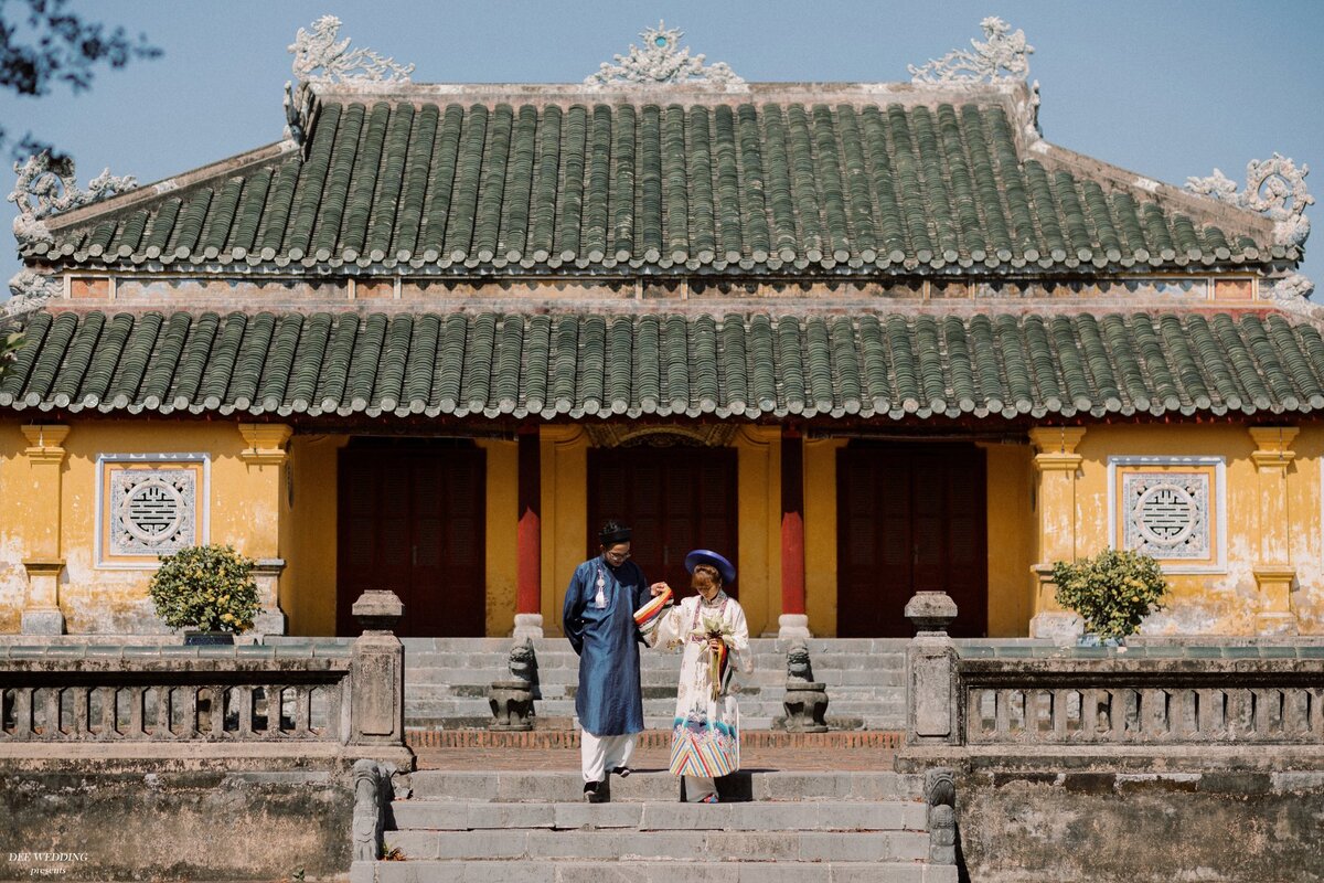 Chụp ảnh cổ phục trong Đại Nội Huế (Ảnh: Nhat Hoang/Check in Vietnam)