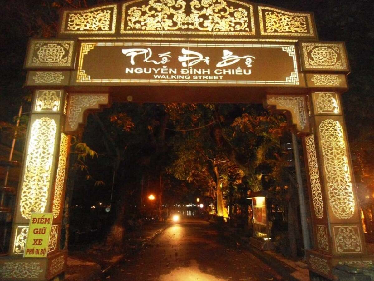 Dạo phố đi bộ Nguyễn Đình Chiểu về đêm (Nguồn: Internet)