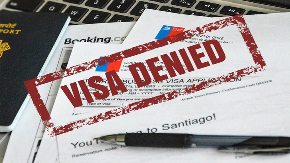 Hồ sơ thiếu sót và thông tin sai khiến visa bị từ chối (Ảnh: Internet)