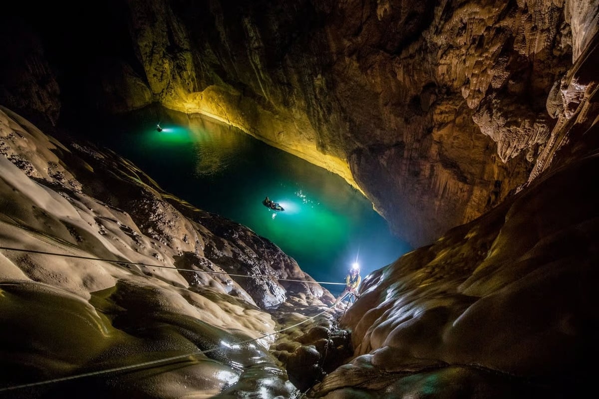 Tour Thám hiểm Sơn Đoòng chỉ có 1000 khách được phép tham gia mỗi năm, cần đặt tour sớm để đảm bảo suất tham gia (Ảnh: Oxalis Adventure)