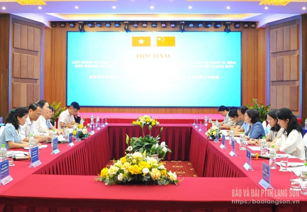 Các đại biểu tham dự chương trình hội đàm (Ảnh: Báo và Đài Phát thanh Truyền hình Lạng Sơn)