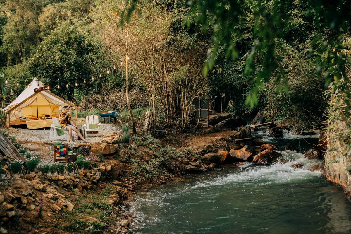 Tiệm cafe Nhà Bên Suối (Ảnh: Đồng Ngô)