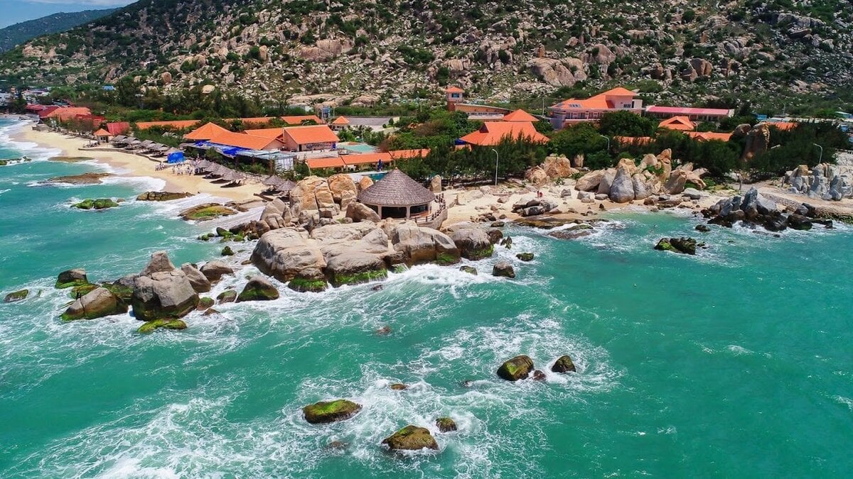 Top 7 khách sạn Ninh Thuận view biển 'đẹp quên lối về' 2025 - ảnh 2