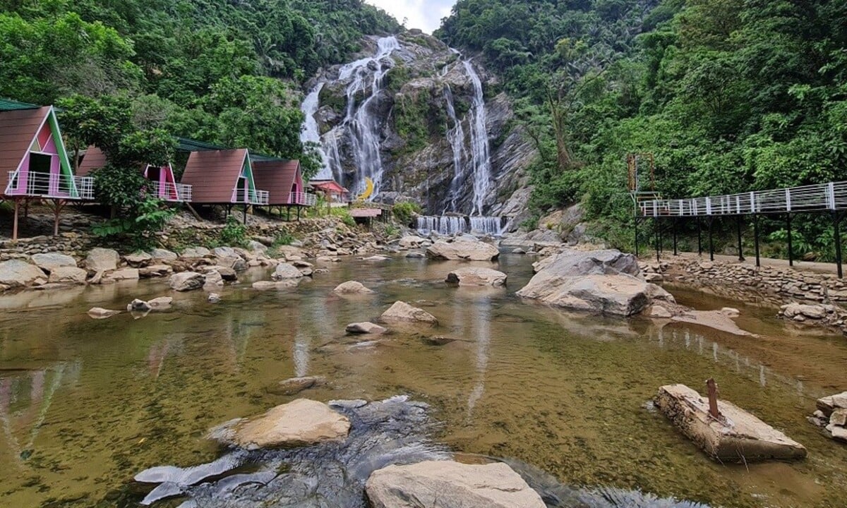 Thác trắng Minh Long (Nguồn: Internet)
