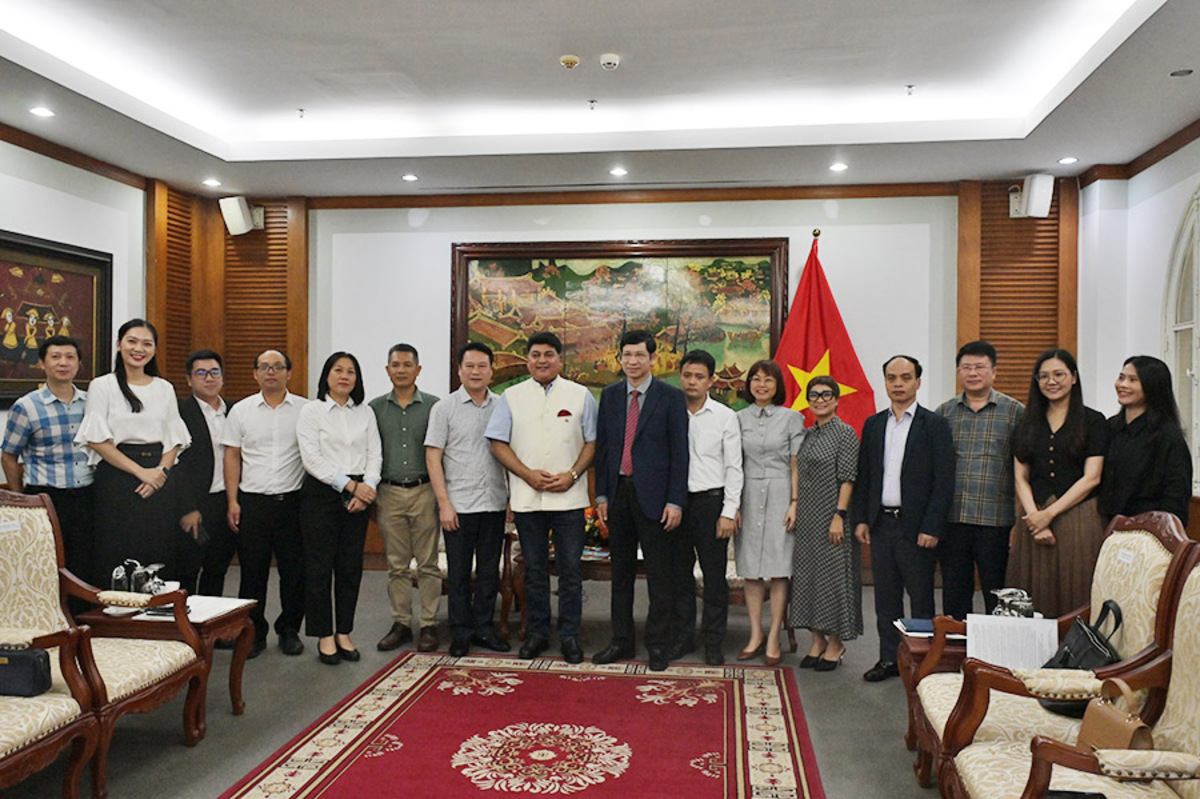 Lãnh đạo và đại biểu chụp hình lưu niệm (Ảnh: TITC)