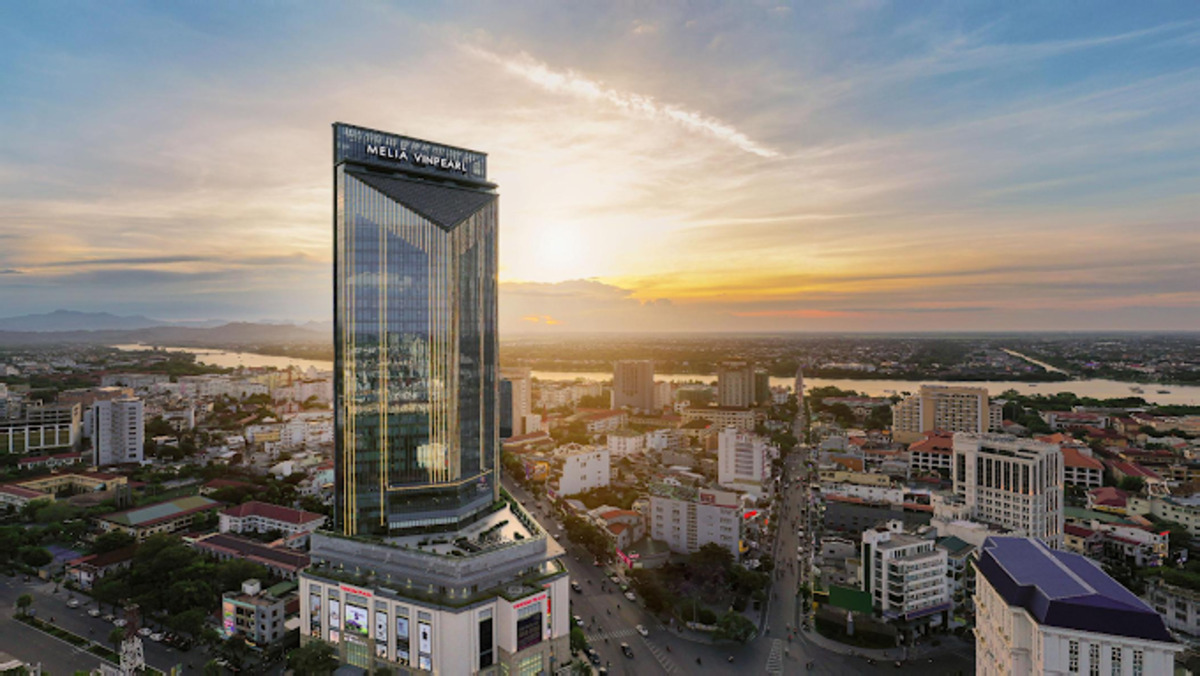 Khách sạn Meliá Vinpearl Hue nhìn từ trên cao (Ảnh: Silk Path Grand Hue Hotel)