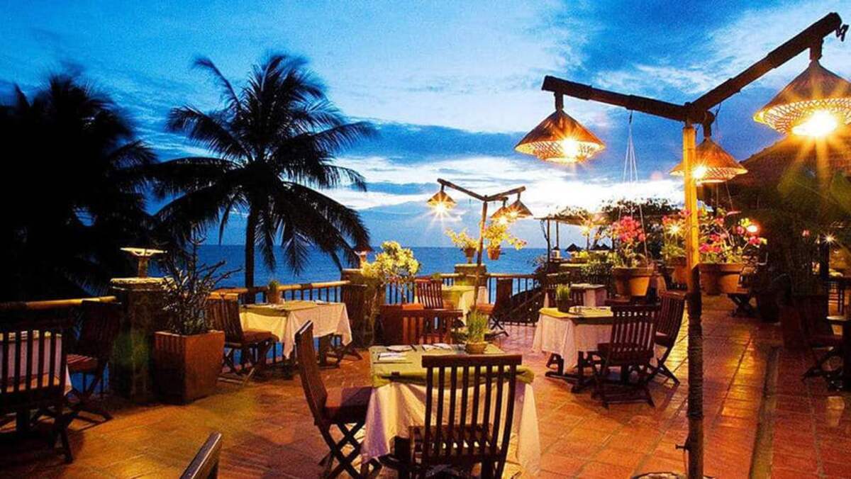 Trải nghiệm 4 nhà hàng đồ ăn ngon, view biển đẹp ở Phan Thiết - ảnh 1