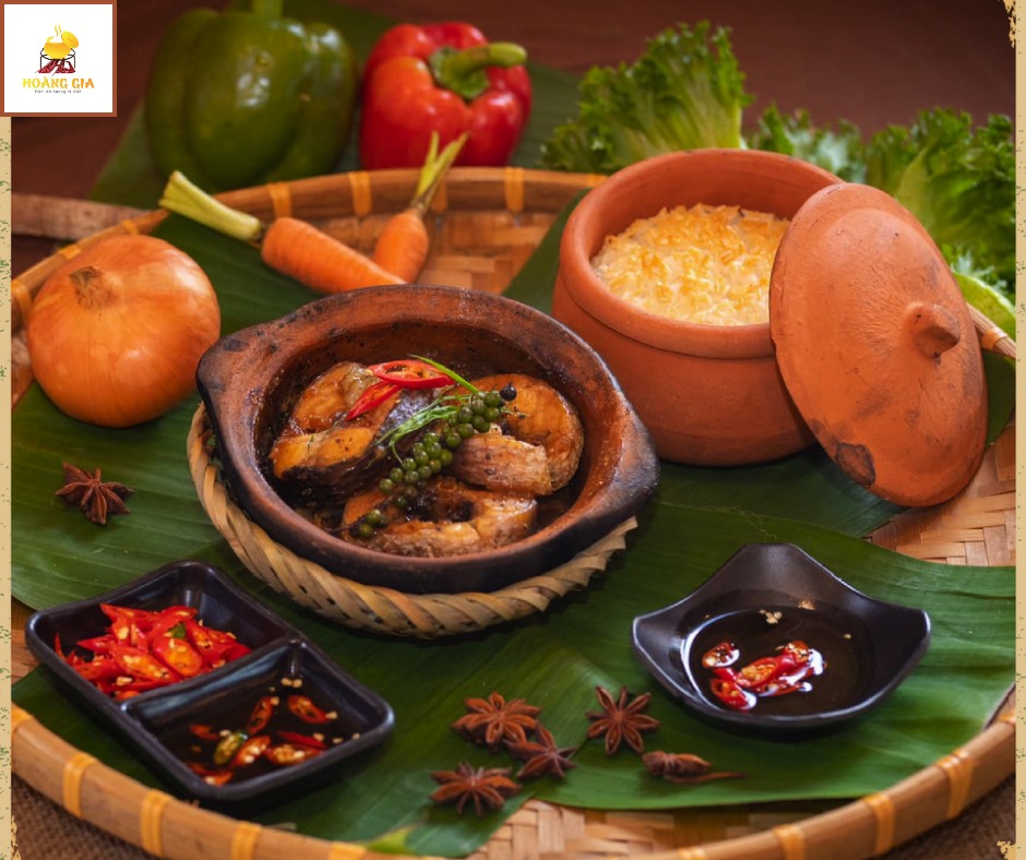 Là một trong những quán nổi tiếng nhất Bình Dương (Ảnh: Cơm niêu Hoàng Gia)