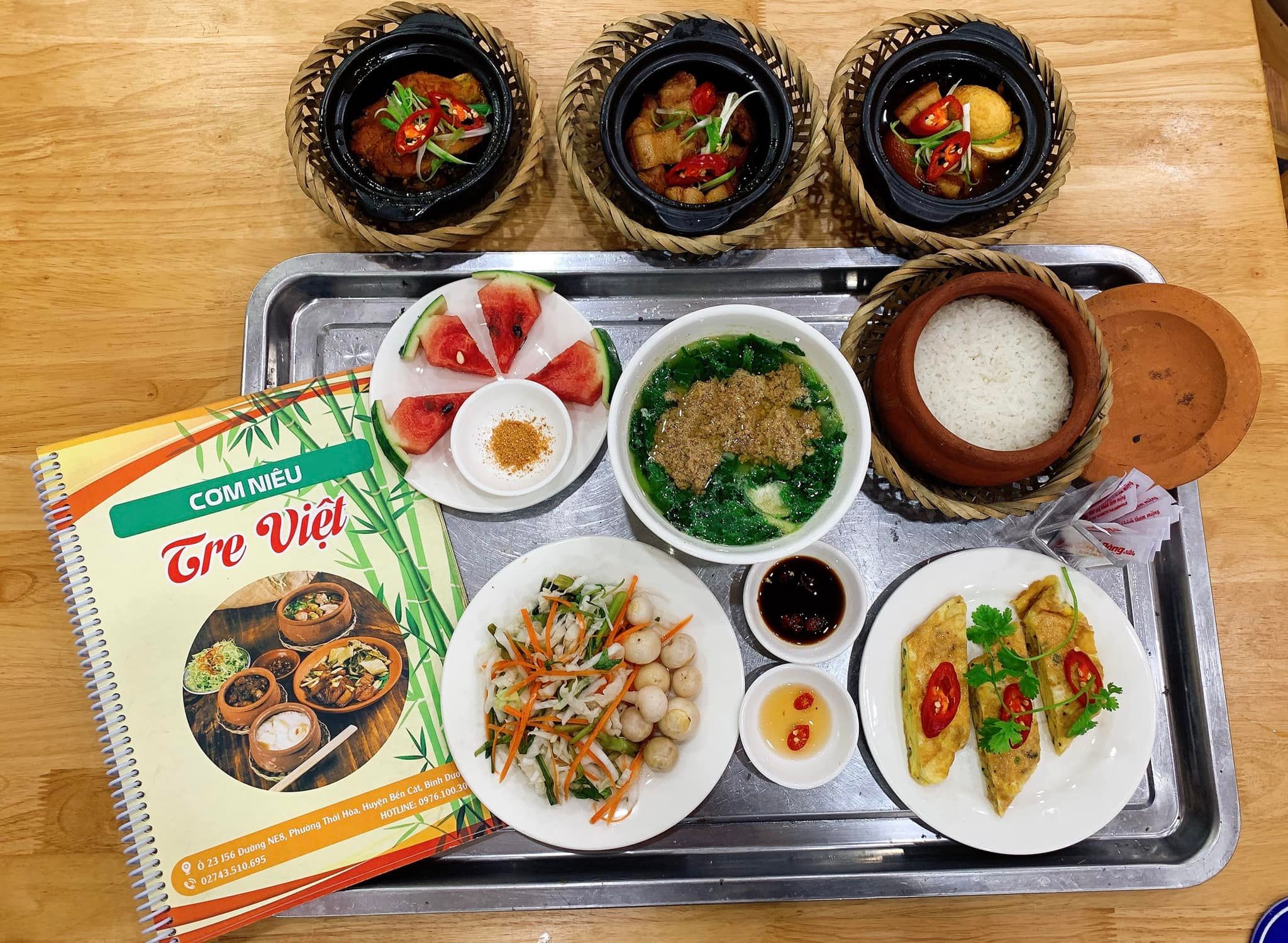 Không gian mộc mạc, hương vị truyền thống (Ảnh: Cơm niêu Tre Việt)
