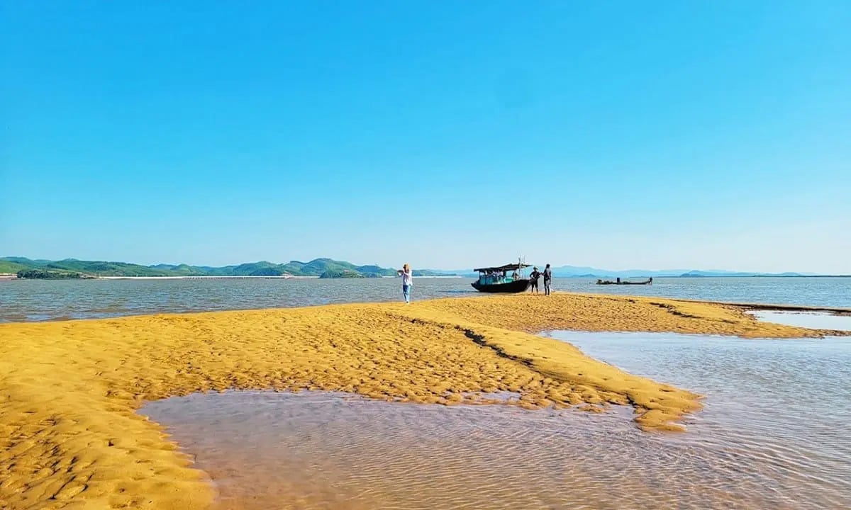 Những bãi biển ít người biết ở Đà Nẵng - ảnh 2