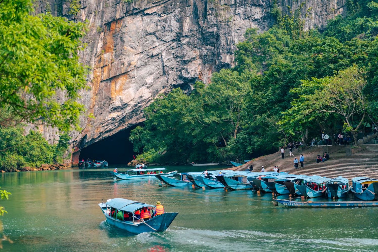 Cửa hang rộng chào đón du khách vào tham quan động Phong Nha (Nguồn: Internet)
