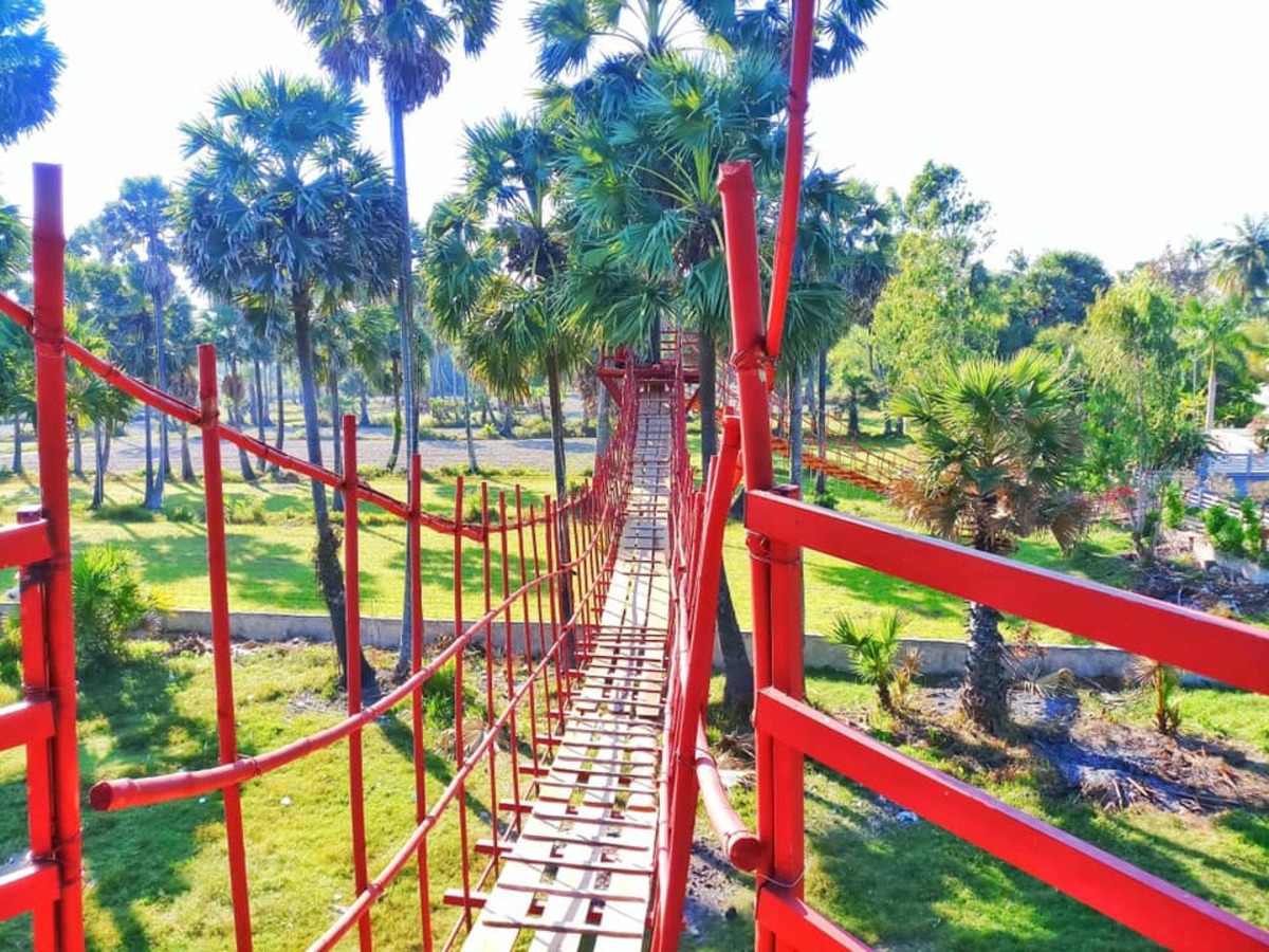 Chiếc cầu treo độc đáo (Ảnh: Thám Hiểm Mekong)
