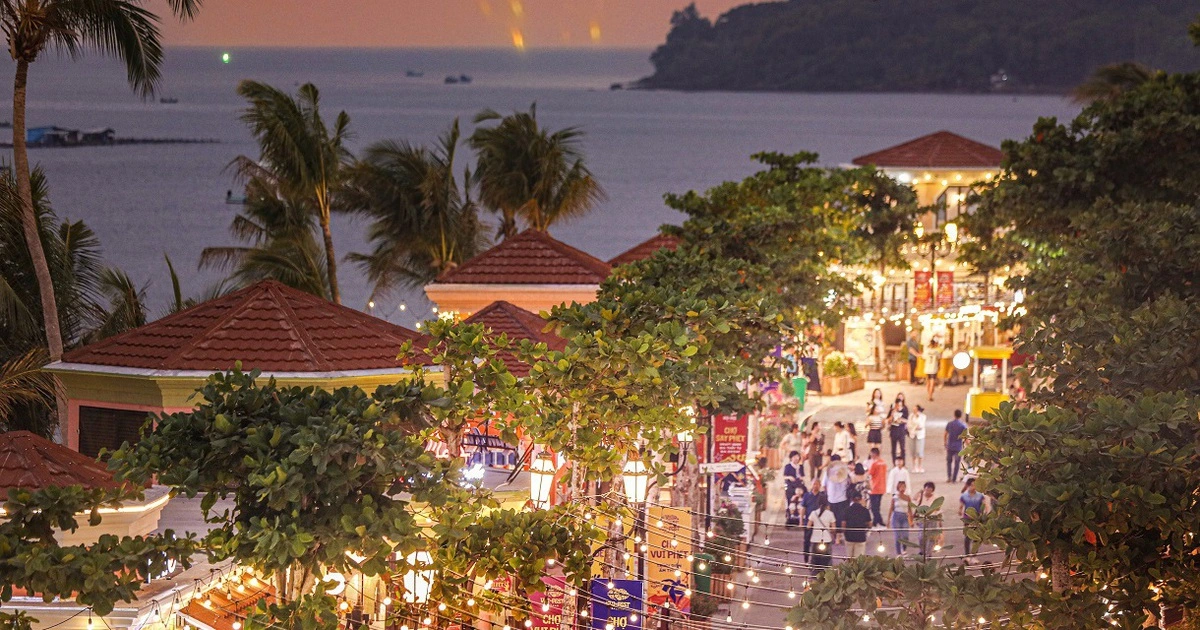 Chợ đêm Vui Fest rực sáng thu hút du khách ghé chơi (Ảnh: Internet)